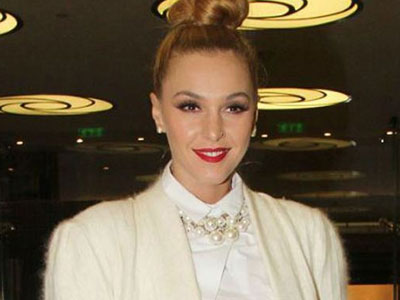 Το άψογο look της Τάμτα και οι κόκκινες vintage γόβες που λατρέψαμε!